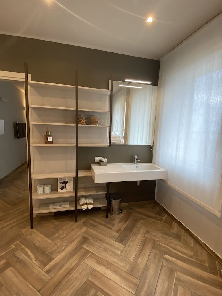 L.A. Home Superior Double Room, 1 Bedroom, Accessible, Lake View 4