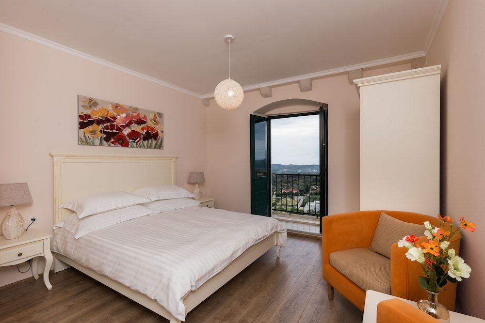 undefined Apartment & Rooms Savonari 10