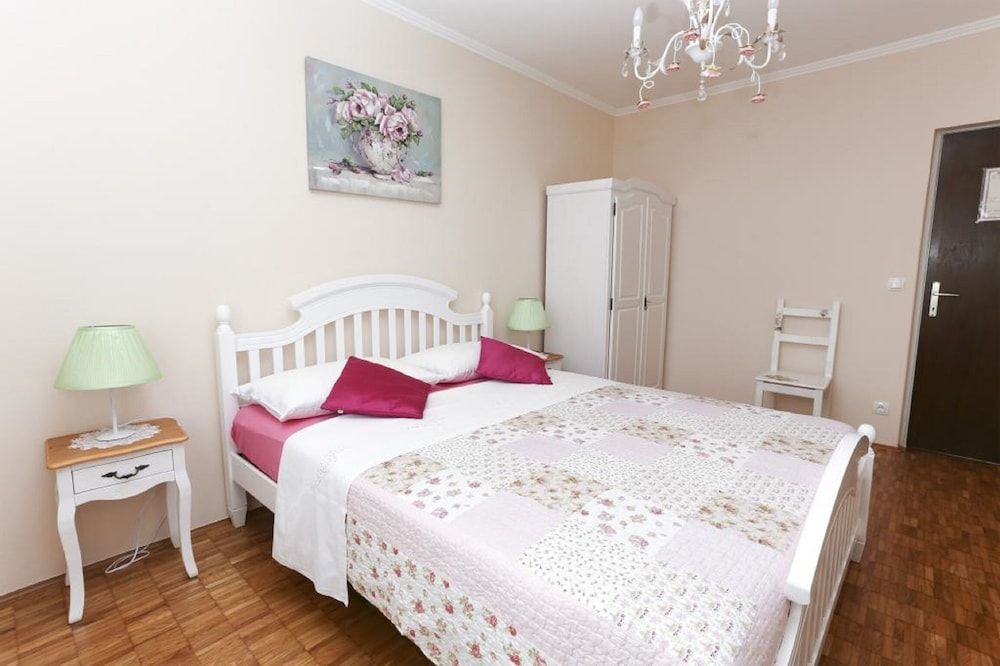 undefined Apartment & Rooms Savonari 3