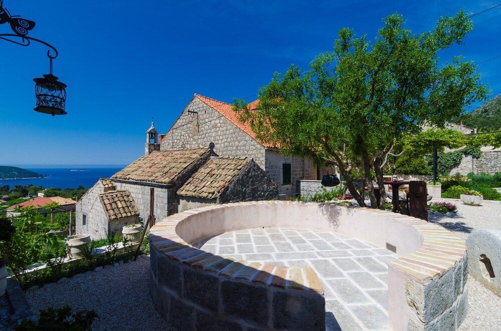 undefined Apartment & Rooms Savonari 7