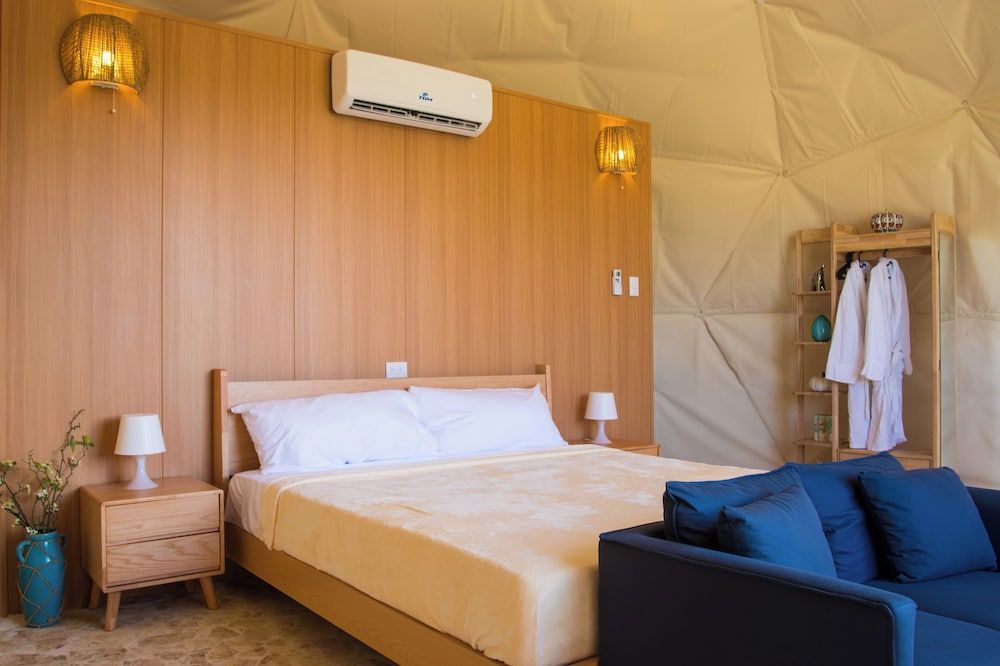 Santa Fe Club Exclusive Cabin, Bathtub, Canal View 3