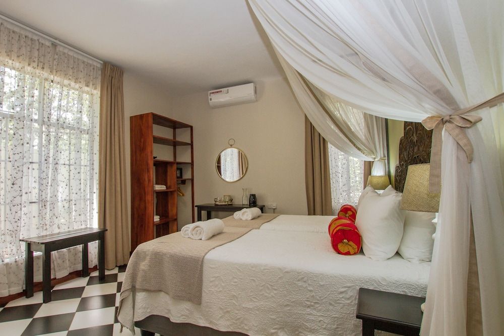 undefined 528 Victoria Falls Guest House 3