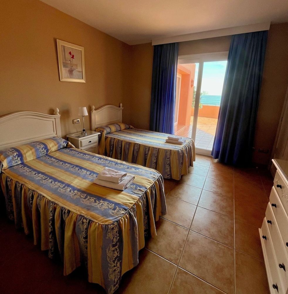 Panoramic Apartment, 3 Bedrooms, Sea View (6 pax)