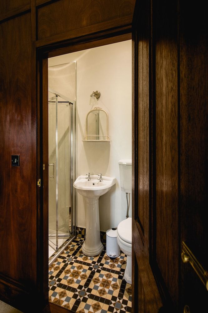 Kiltariff Hall Country House Suite, Ensuite 3