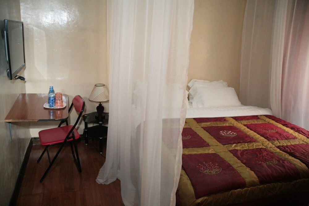 The Headquarters Inn Standard Double Room 3