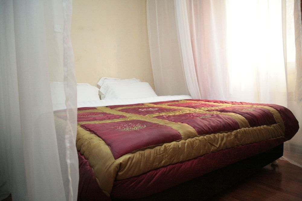 The Headquarters Inn Standard Double Room 4