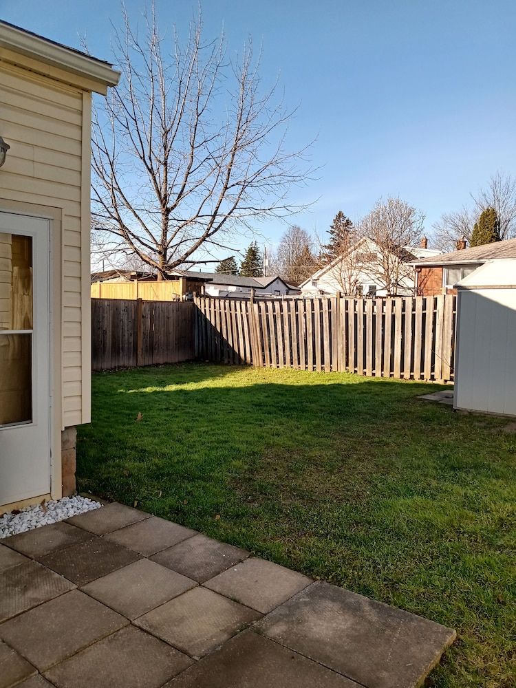 undefined Toronto Furnished Living- Niagara Falls 5