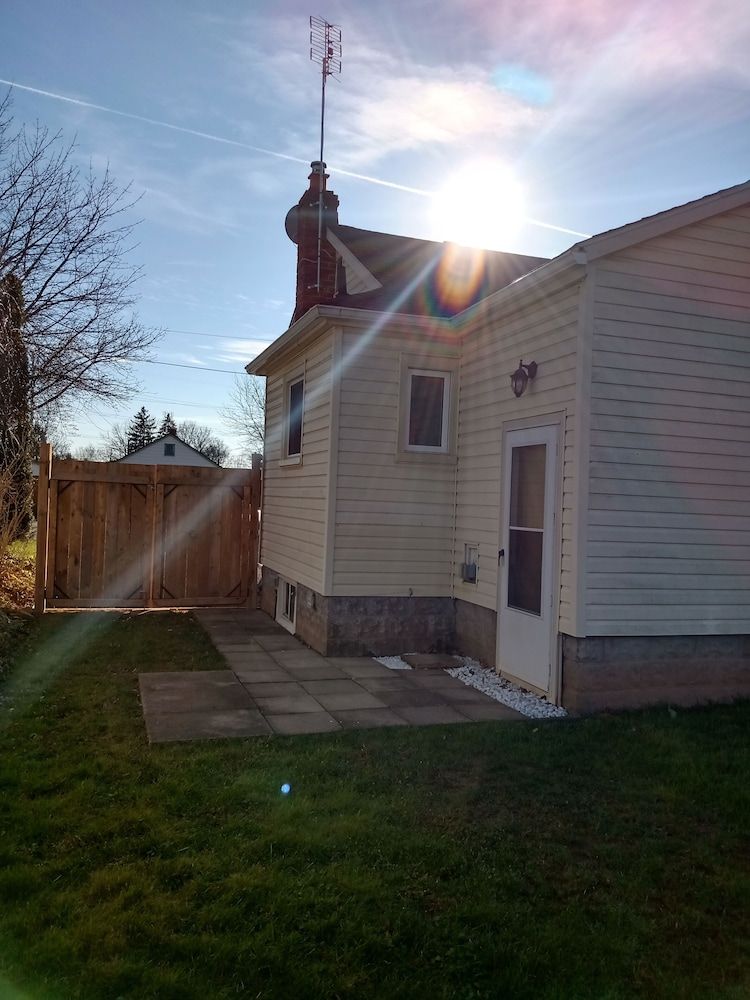 undefined Toronto Furnished Living- Niagara Falls 3