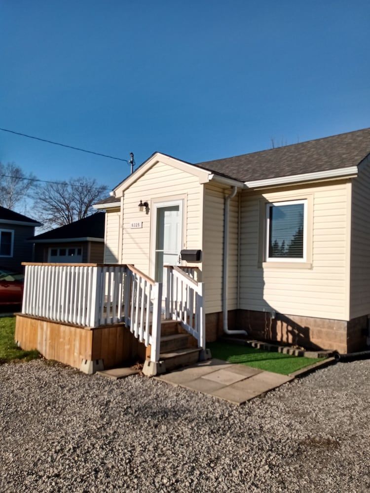 undefined Toronto Furnished Living- Niagara Falls 2