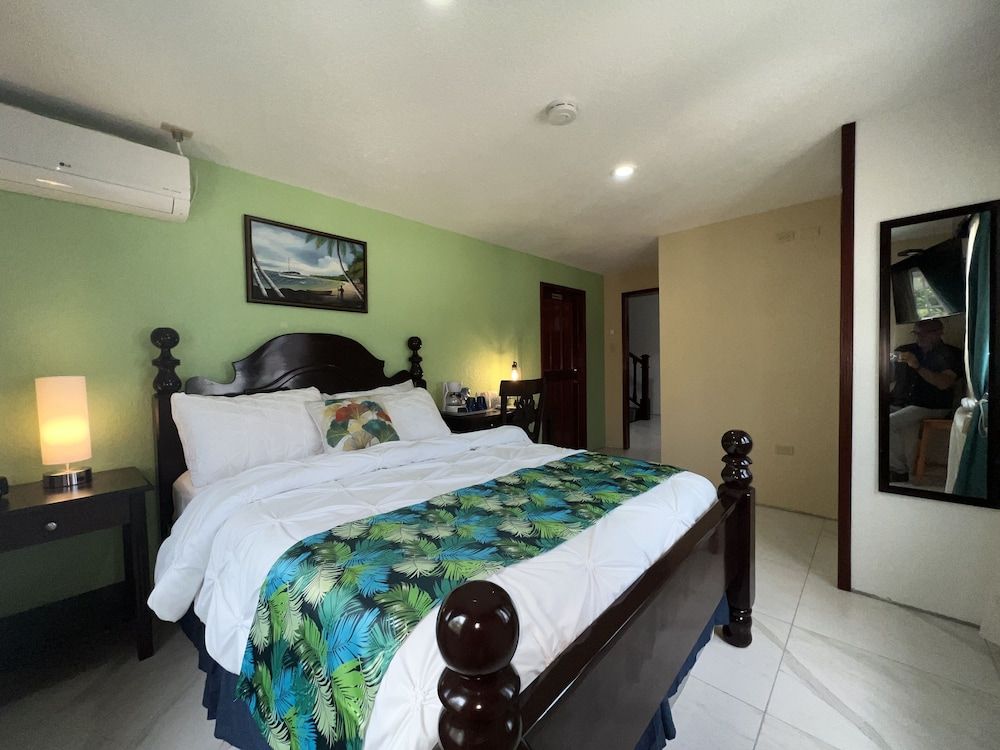 One South Place Hotel Deluxe Room 5