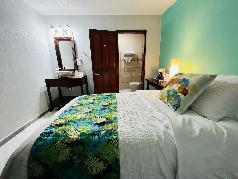 One South Place Hotel Deluxe Room 7