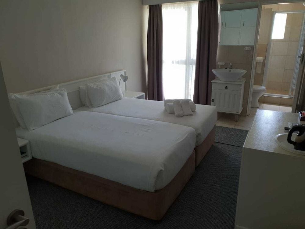 Savoy hotel Twin Room 5