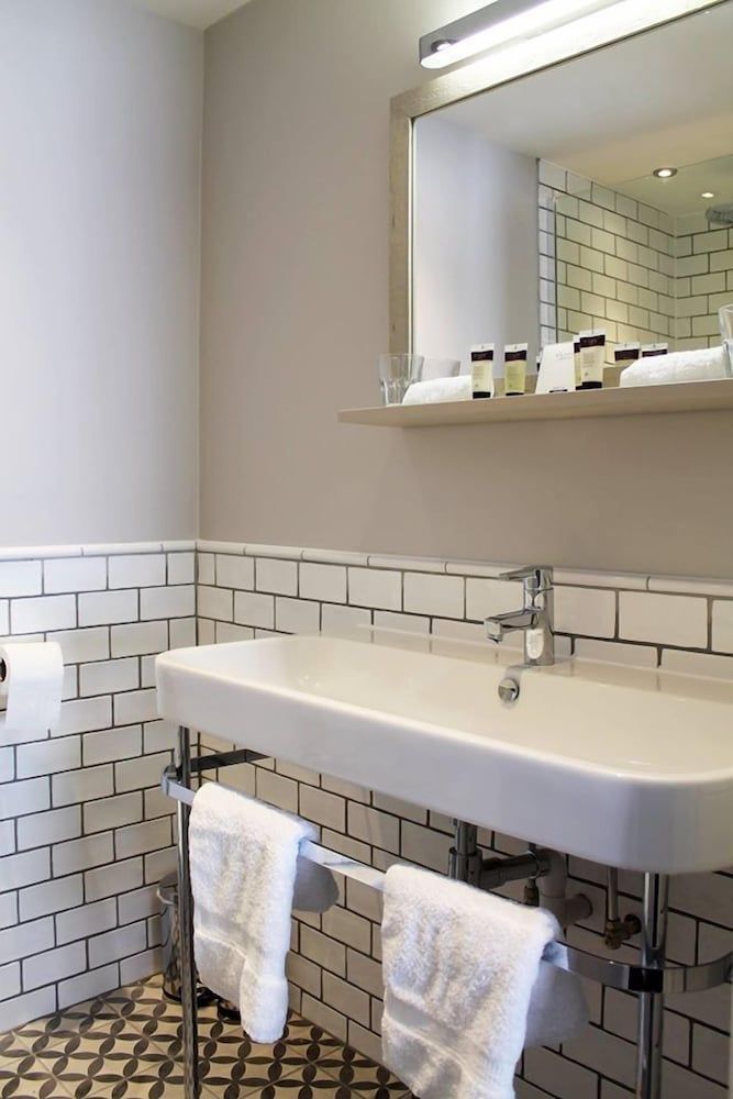 The Red Lion Double Room 9