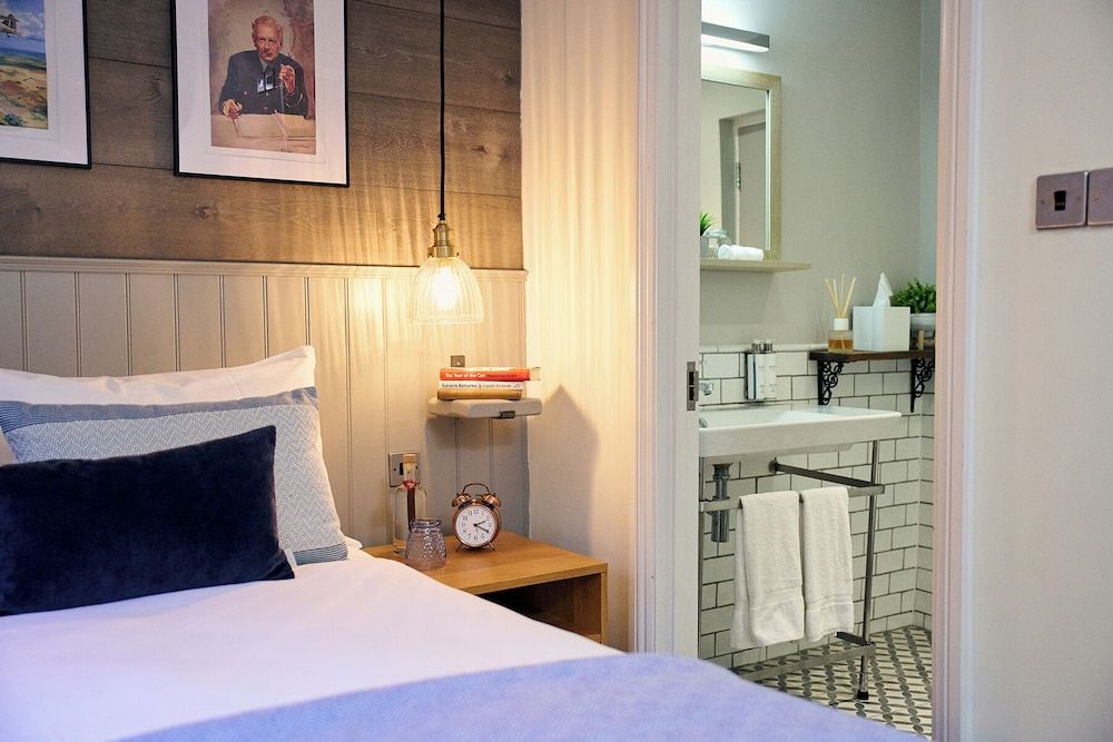 The Red Lion Double or Twin Room 8