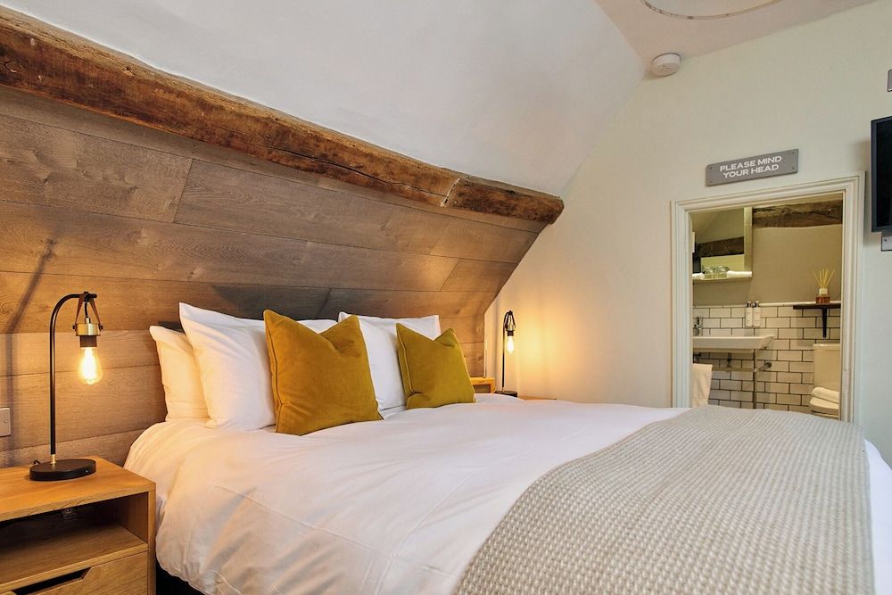 The Red Lion Double or Twin Room 7