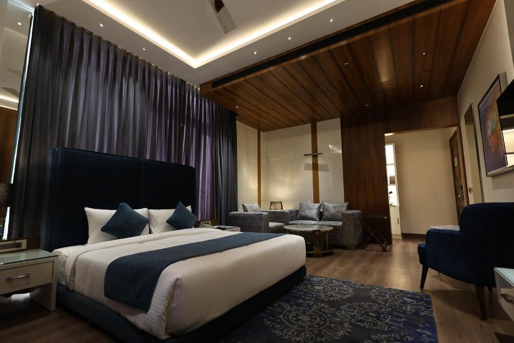 Luxury Room with Balcony