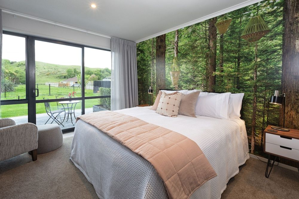 Parkside Boutique Lodge Redwood Suite 2
