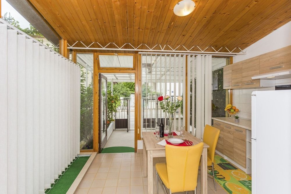 Comfortable Modern Studio With Shaded Patio Apartment 11