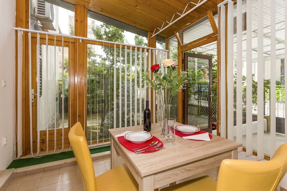 Comfortable Modern Studio With Shaded Patio Apartment 20