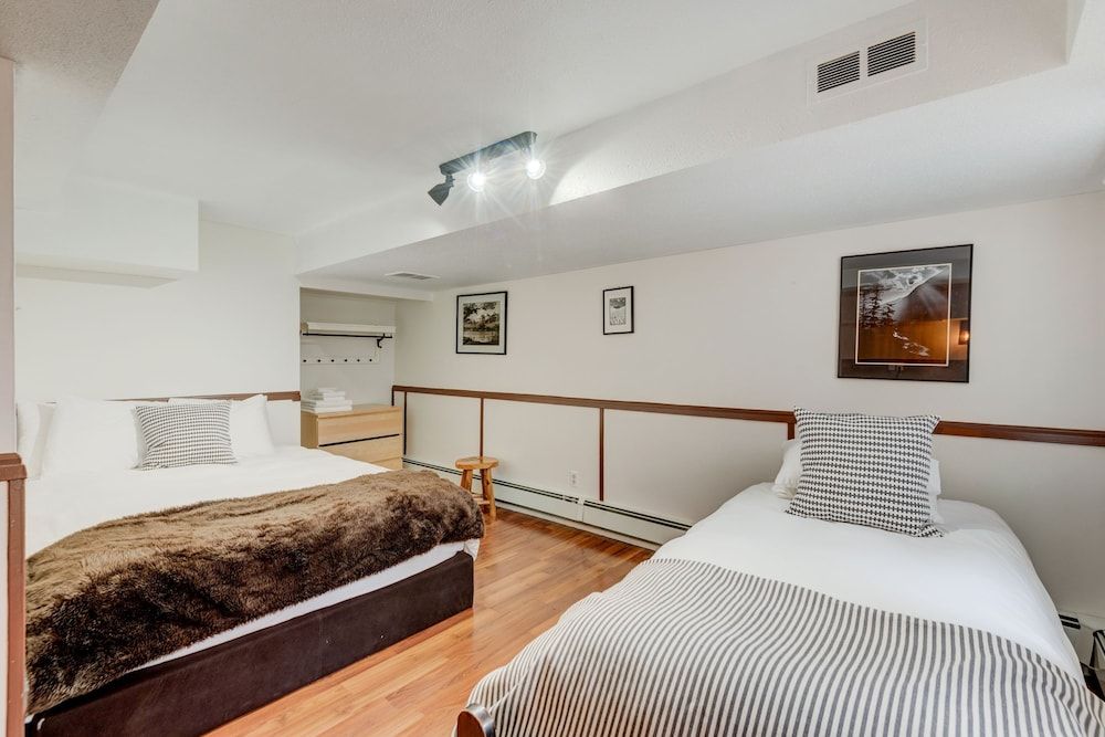 undefined Otter Basement 2