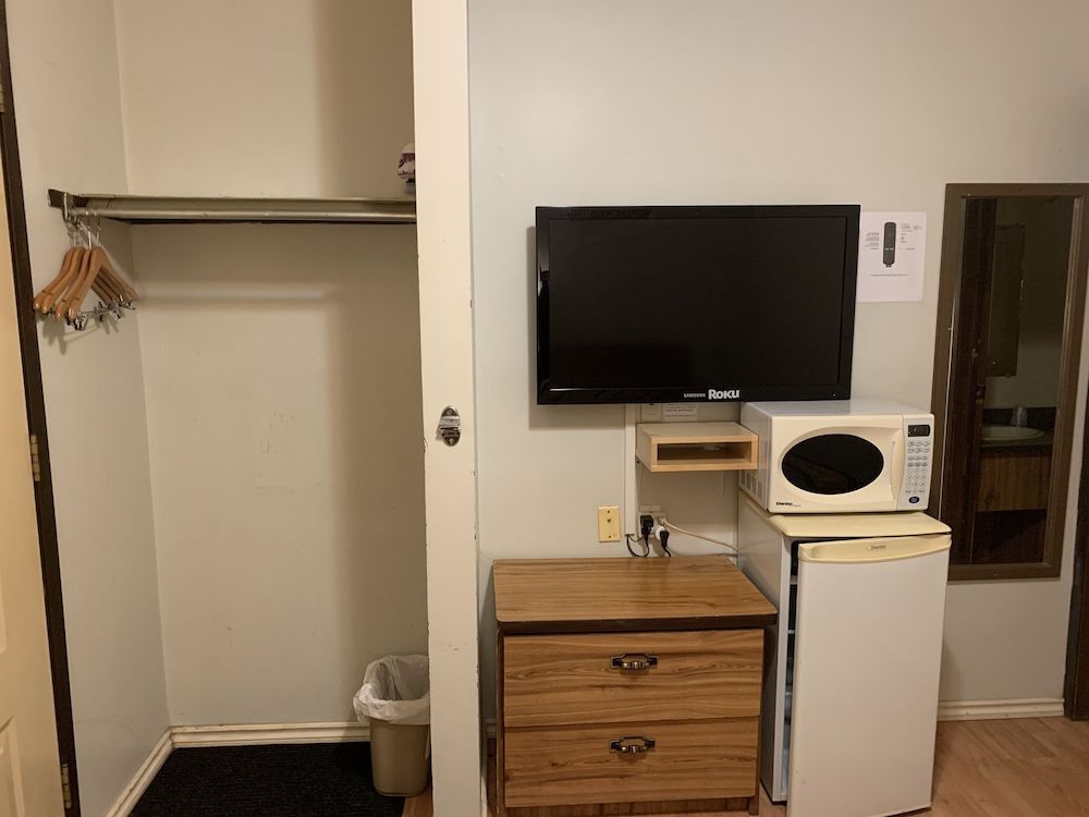 Kings Court Motel Comfort Single Room, 1 Queen Bed 7