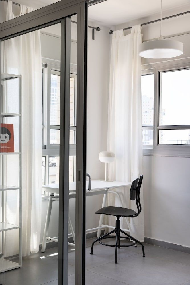 Bauhaus Boutique by TLV2rent Classic Apartment 9