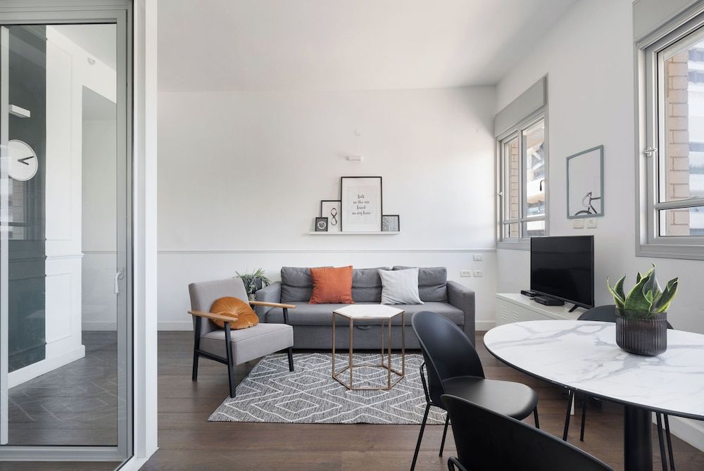 undefined Bauhaus Boutique by TLV2rent 3