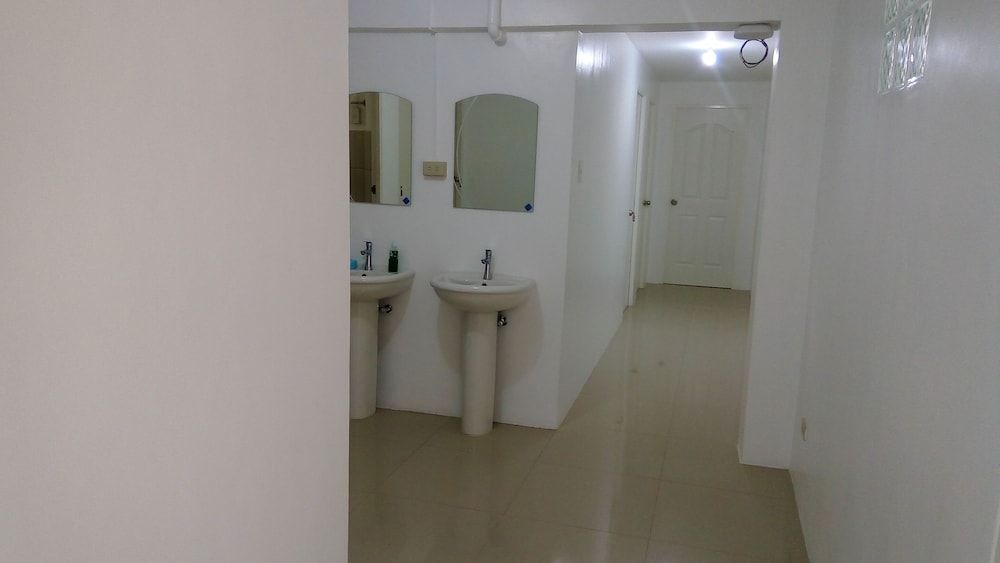 The Palines Apartment Hotel Budget Room, Balcony, City View 3