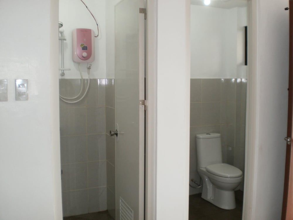 The Palines Apartment Hotel Family Studio, 2 Queen Beds, Kitchenette, City View 3