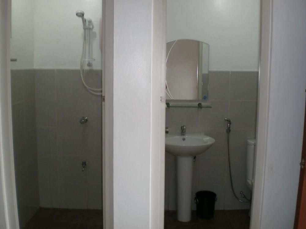 The Palines Apartment Hotel Family Studio, 2 Queen Beds, Kitchenette, City View 6