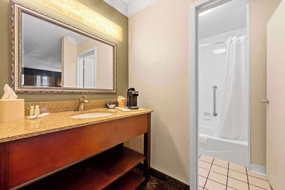 Quality Inn Morgan City Standard Room, 1 King Bed, Non Smoking 3