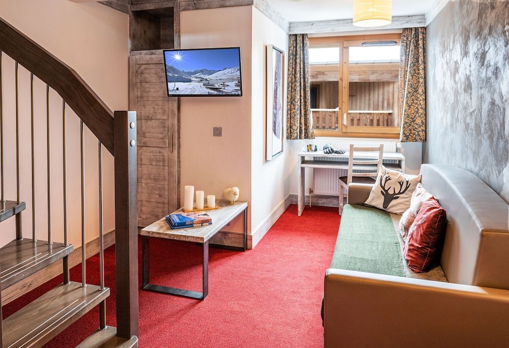 Suite, Mezzanine