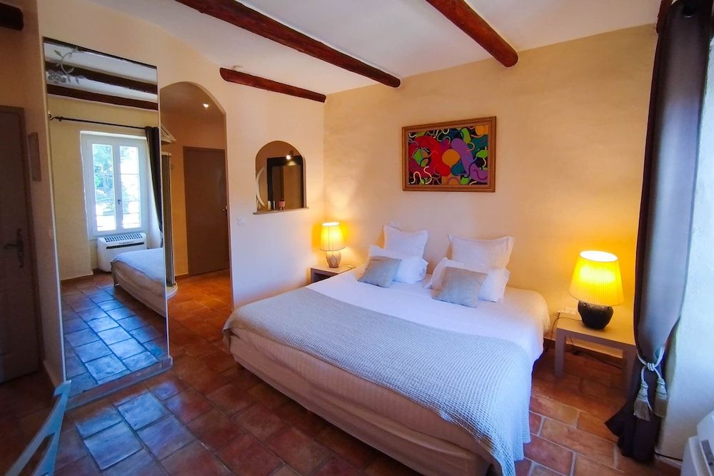 Le Mas De Gleyzes Standard Double Room, Private Bathroom (Conde De La Maza)