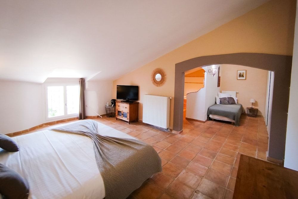 Standard Double Room, Private Bathroom (De Surga)