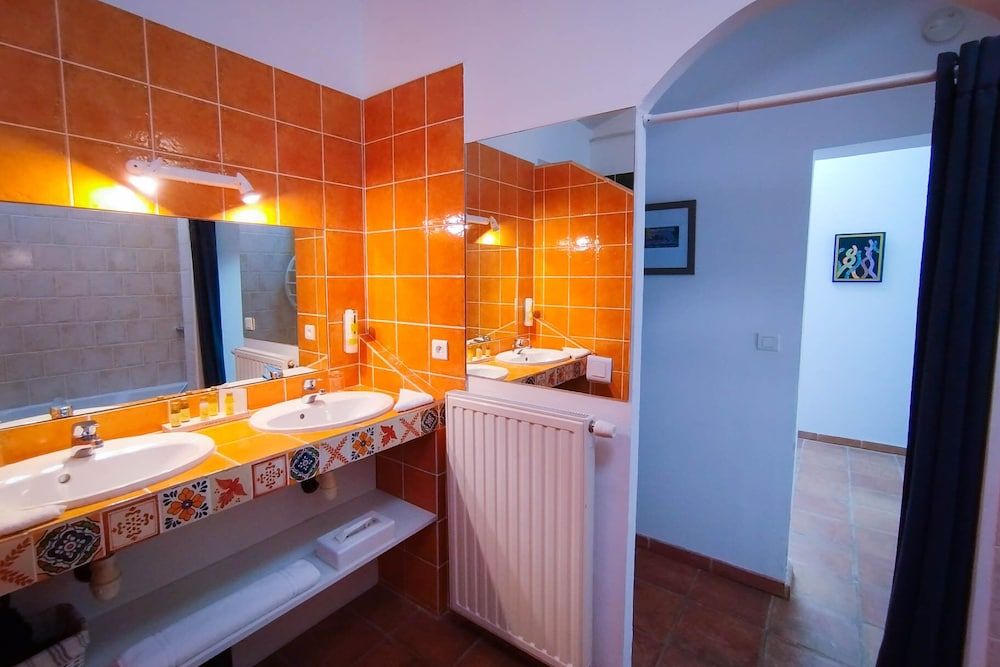 Le Mas De Gleyzes Family Suite, Private Bathroom (Peralta) 3