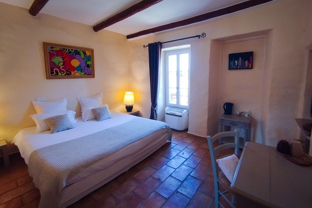 Le Mas De Gleyzes Standard Double Room, Private Bathroom (Conde De La Maza) 2