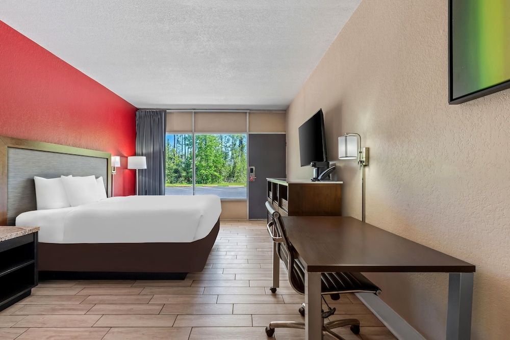 Econo Lodge Standard Room, 1 King Bed, Non Smoking