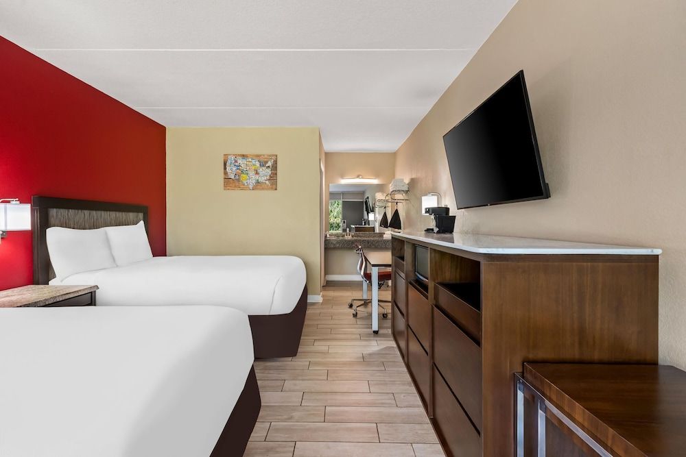 Econo Lodge Standard Room, 2 Double Beds, Non Smoking 3