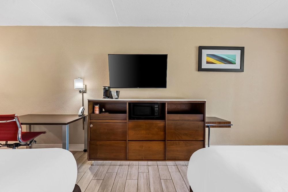 Econo Lodge Standard Room, 2 Double Beds, Non Smoking 8