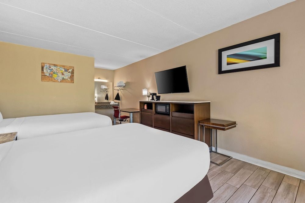 Econo Lodge Standard Room, 2 Double Beds, Non Smoking 4