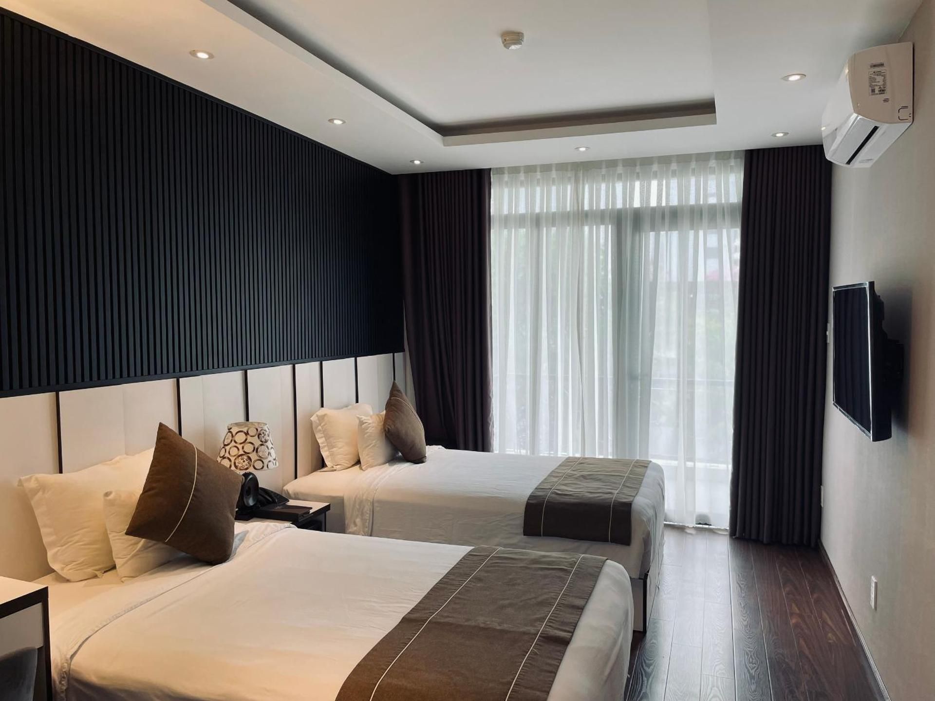 KP Hotel Deluxe Twin Room