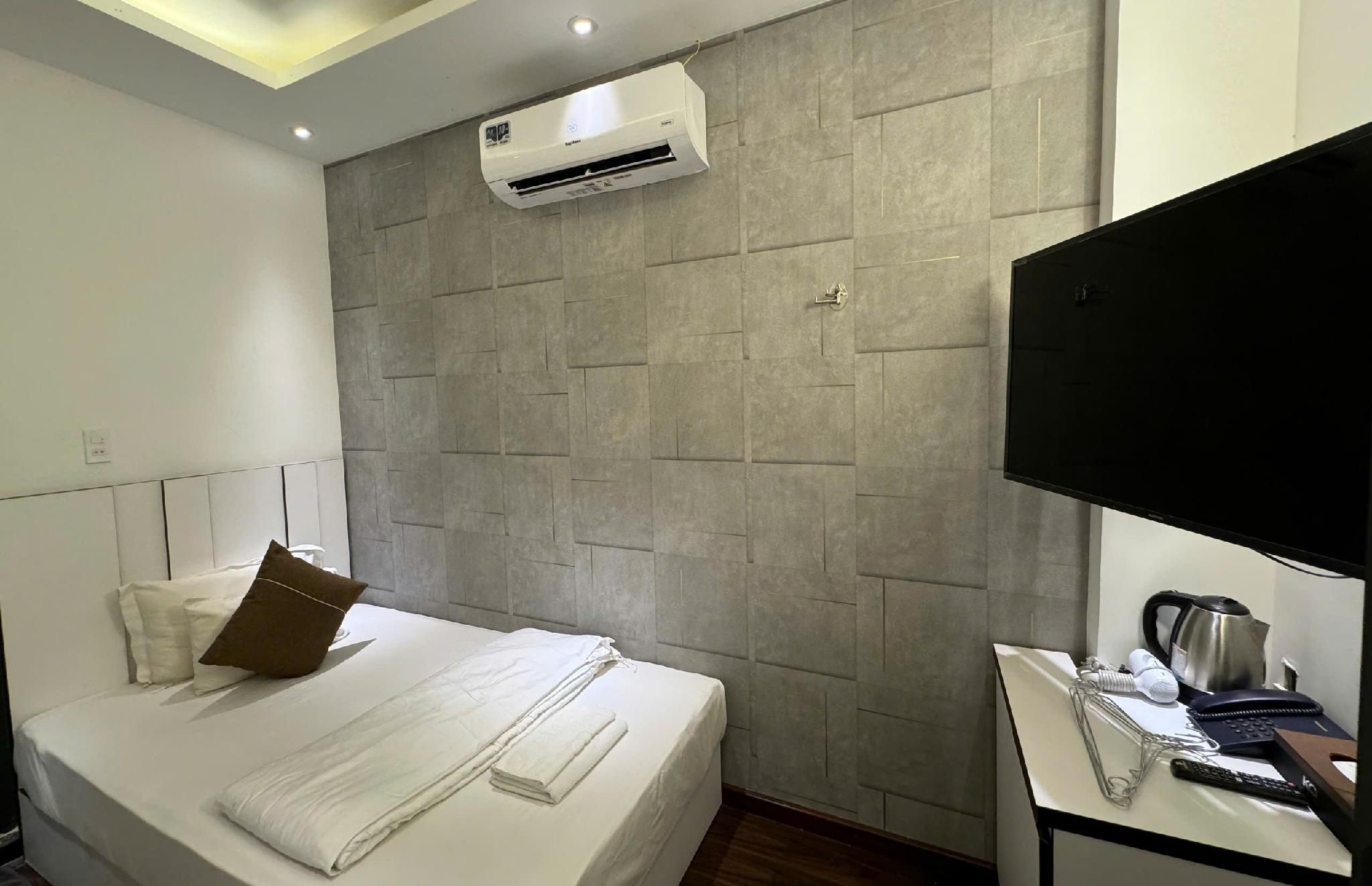 KP Hotel Standard Single Room