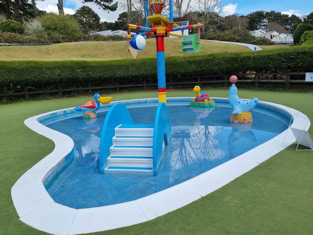 undefined 3 Bedroom Caravan, Sleeps 8, at Parkdean Newquay Holiday Park 9