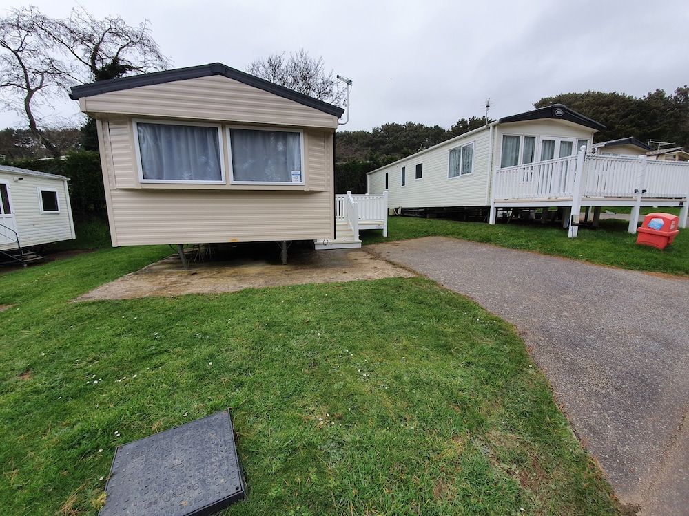 undefined 3 Bedroom Caravan, Sleeps 8, at Parkdean Newquay Holiday Park 4