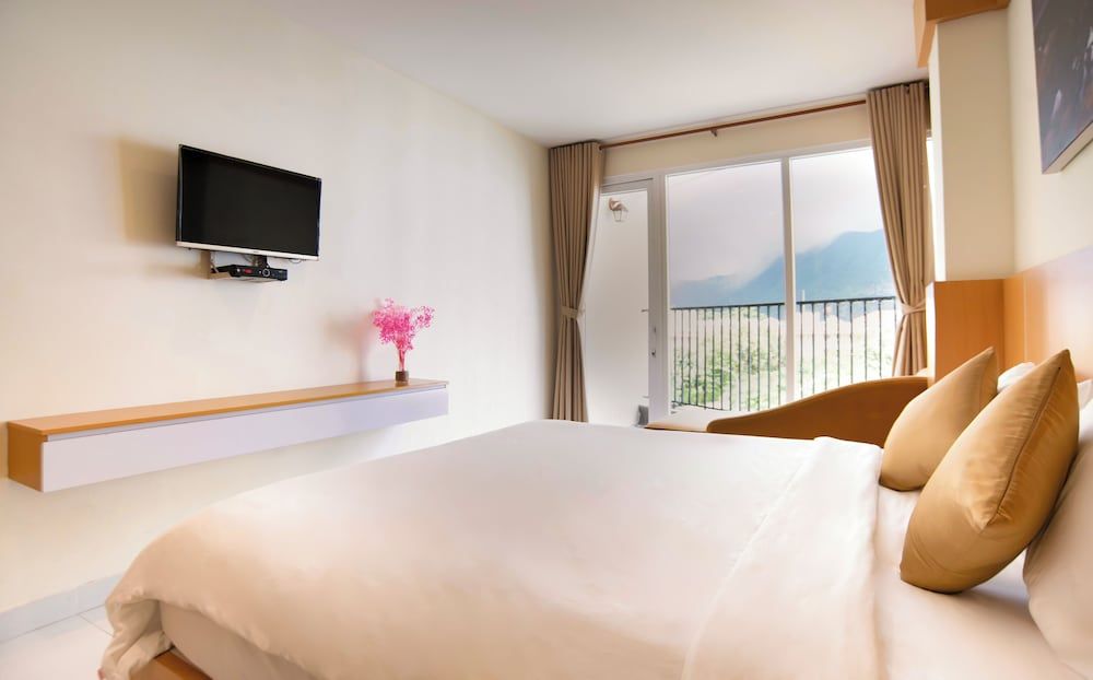 Superior Room, 1 Queen Bed, Mountain View