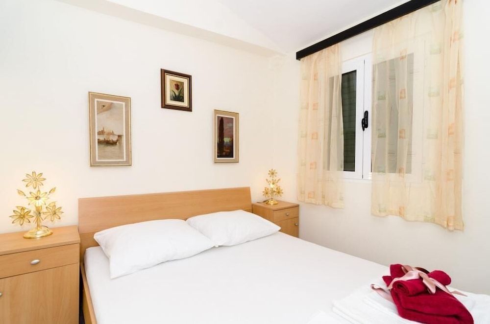 undefined Apartments Paula 6