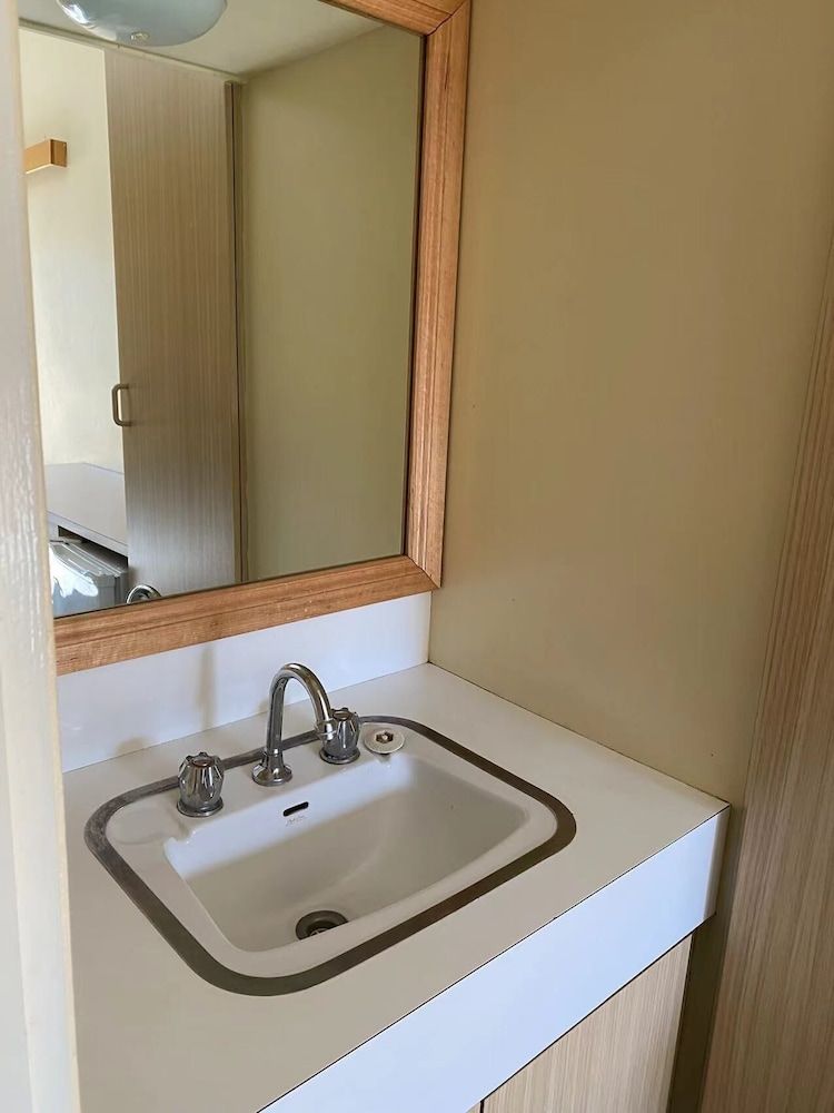 Gateway Motor Inn Twin Shared Room 2