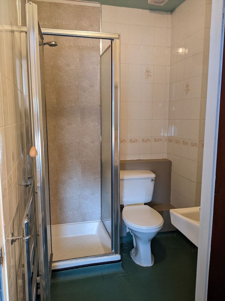 The Linden Tree Superior Double Room, Ensuite 3