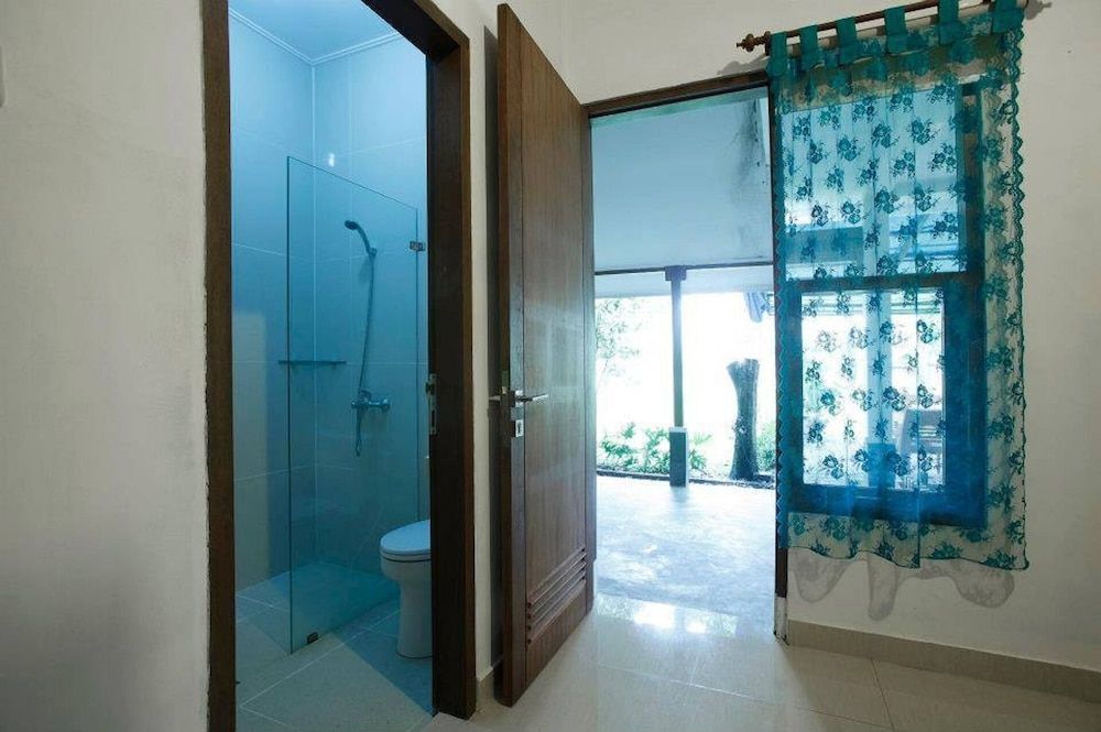 Ronia Mountain Villa Lembang Double Room, Garden View 3