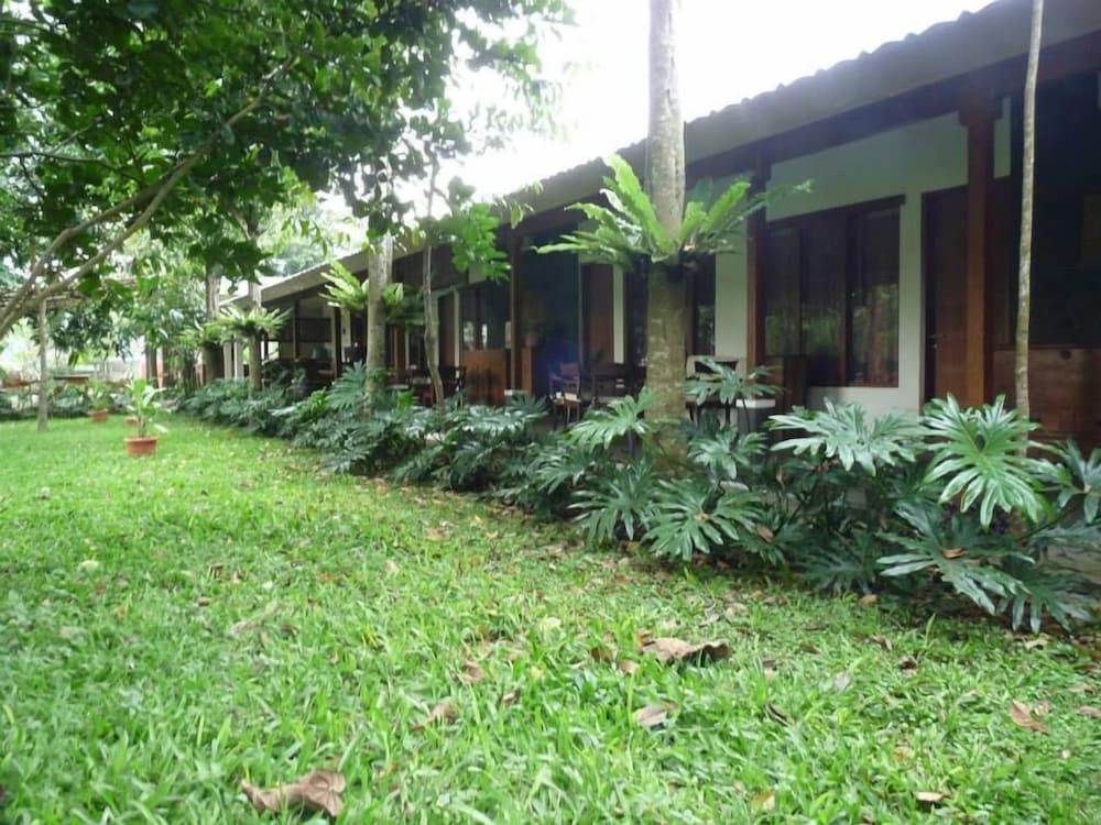 Ronia Mountain Villa Lembang Double Room, Garden View 4